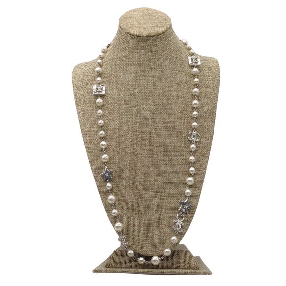 CHANEL CREAM / SILVER 2006 CC LOGO FAUX PEARL AND STRASS STAR PENDANT NECKLACE - Picture 1 of 9